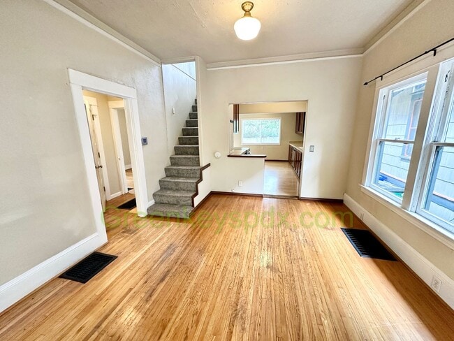 Building Photo - 806 SE 45th Ave