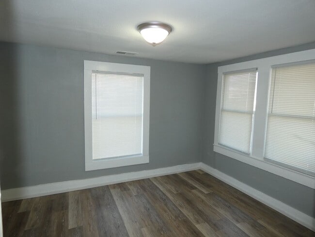 Building Photo - 3 bedroom, 1 bath