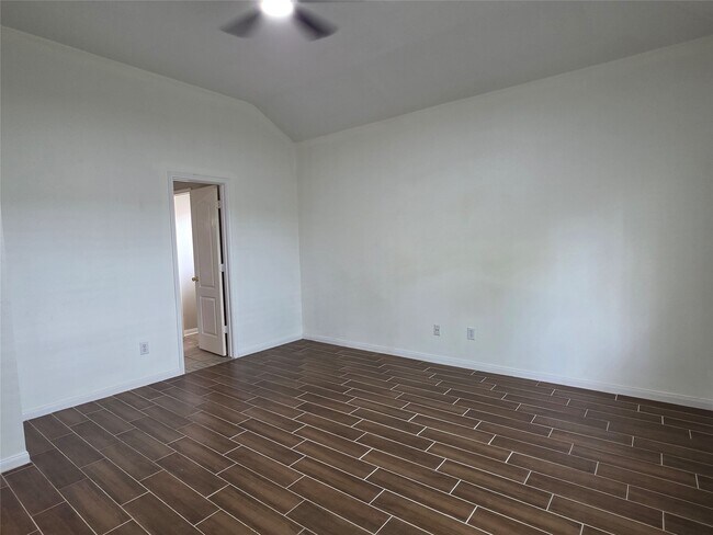 Building Photo - 7002 Plaza Del Sol Dr