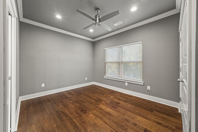 Building Photo - 2063 S Florida Way