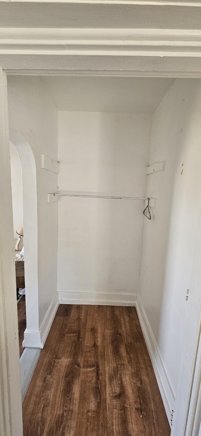 Building Photo - 1015 Pine Ave