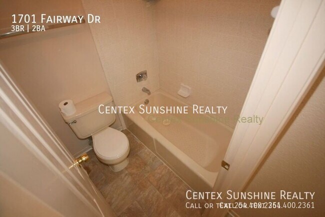 Building Photo - 1701 Fairway Dr