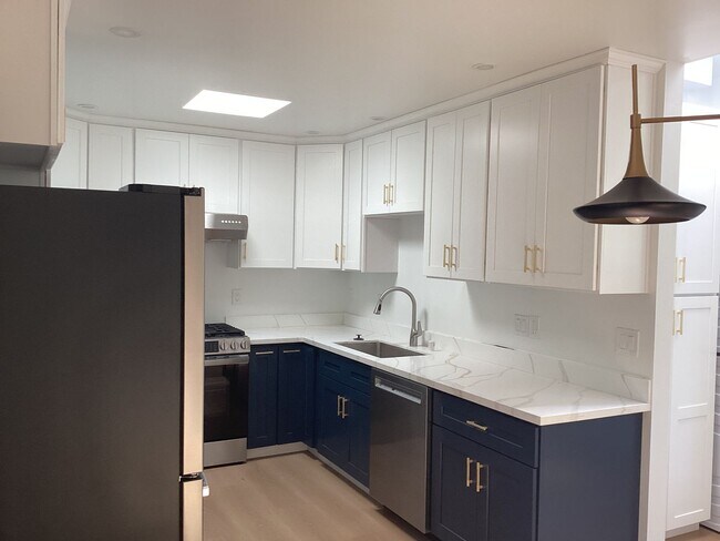 Building Photo - Newly remodeled