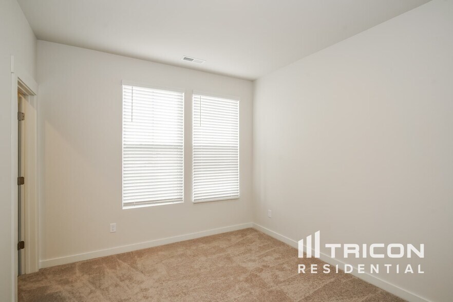 Building Photo - 6405 Lake Run Ct