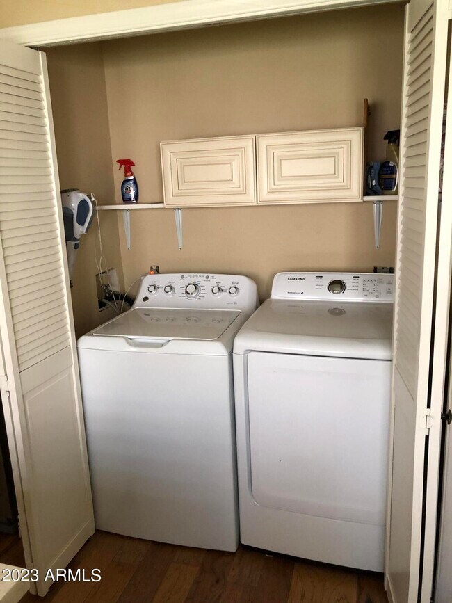 Building Photo - 6527 N 13th Dr