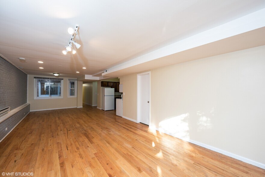 Building Photo - 848 W Lill Ave