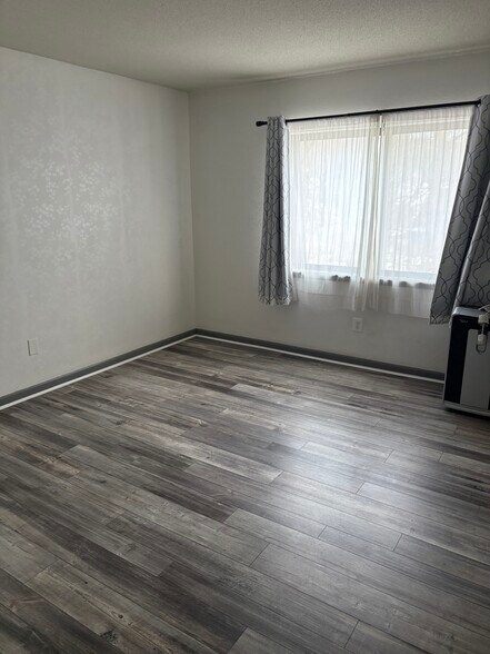 Building Photo - 1274 E Main St