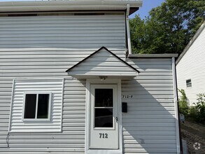 Building Photo - 712 Dock St