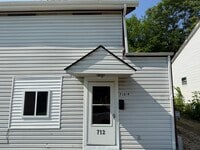 Building Photo - 712 Dock St
