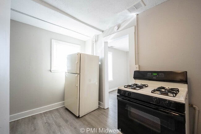 Building Photo - 1 Bedroom 1 bath
