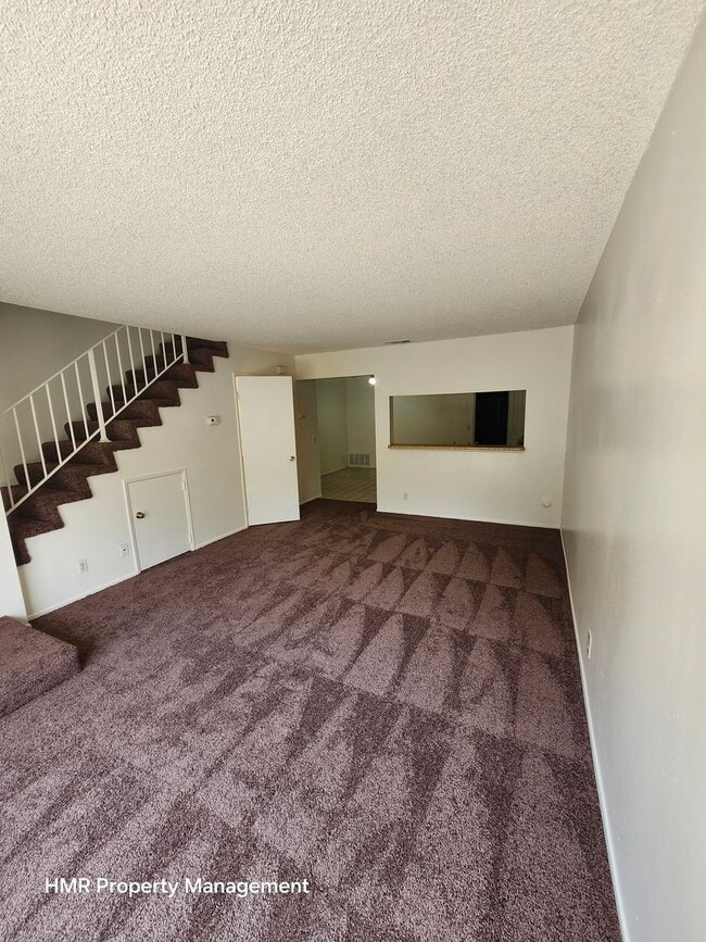 Building Photo - Two-Story condo in Ontario