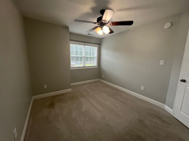 Building Photo - 314 Springcreek Ct