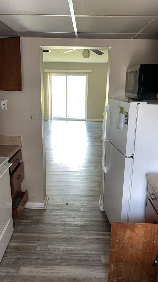 Building Photo - Palm West Condo - Wood