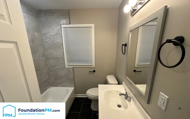 Building Photo - 1711 S Sutton Dr