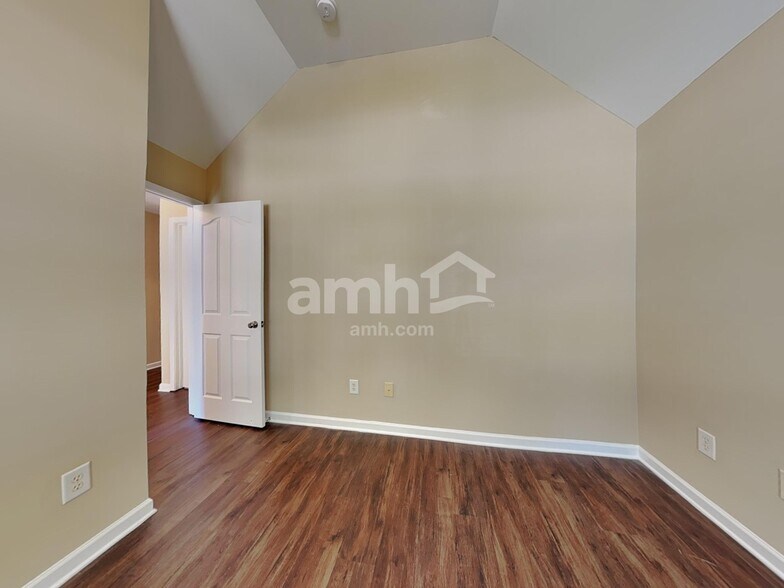 Building Photo - 2430 Joshua Ln