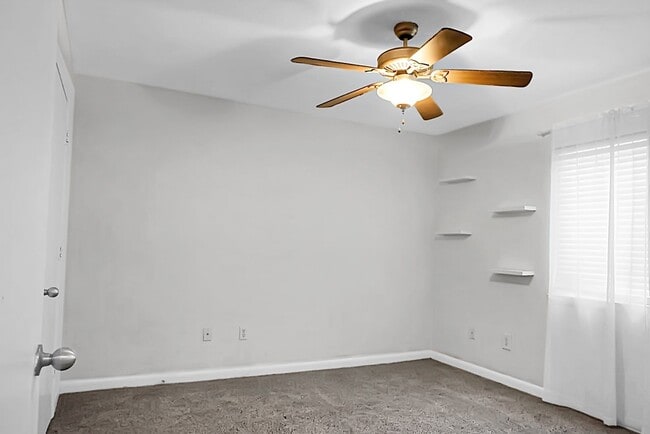 Building Photo - 278 Alexandra Dr