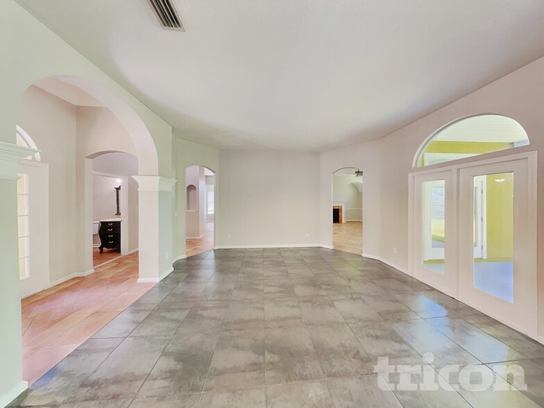 Building Photo - 928 Heritage Lakes Dr