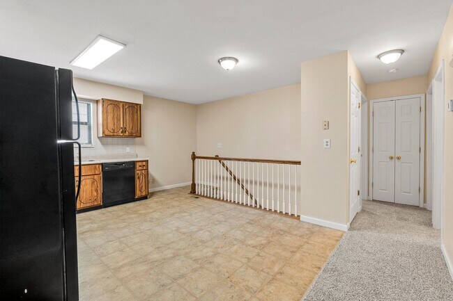 Building Photo - Omar Ct Duplex