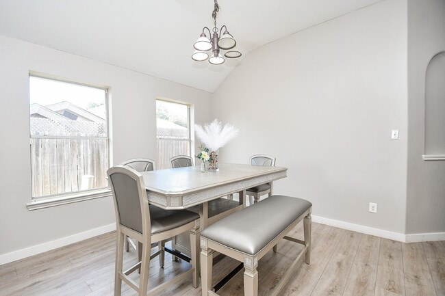 Building Photo - 18835 Appletree Ridge Rd