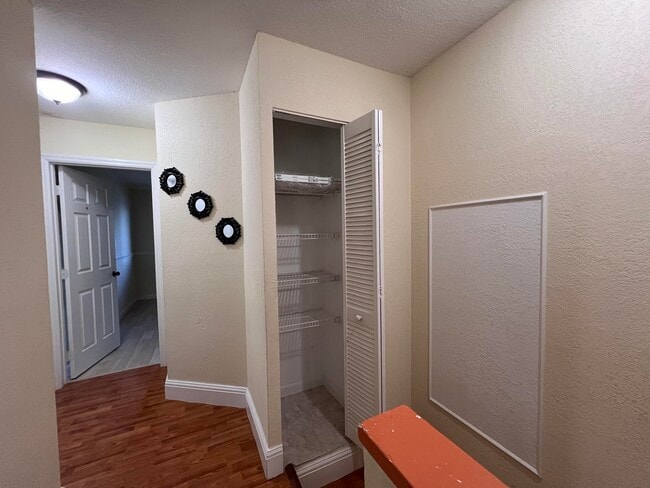 Building Photo - 5202 Bayside Dr