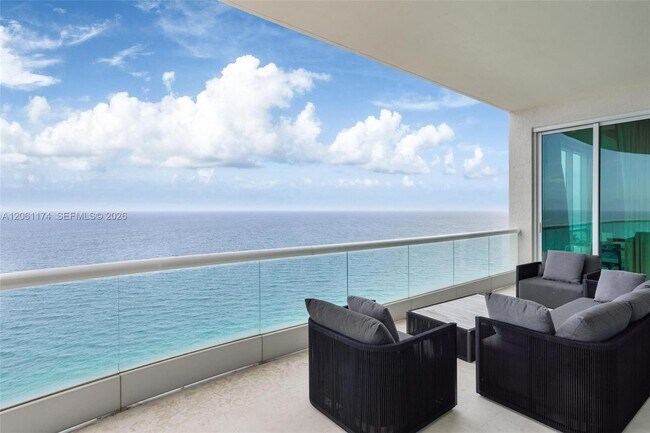 Building Photo - 16051 Collins Ave