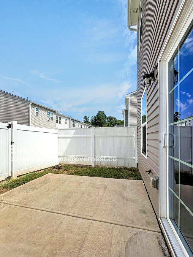 Building Photo - 2547 Norman Isle Dr