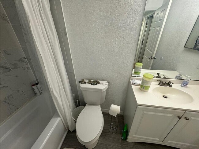 Building Photo - 14037 Fairway Island Dr