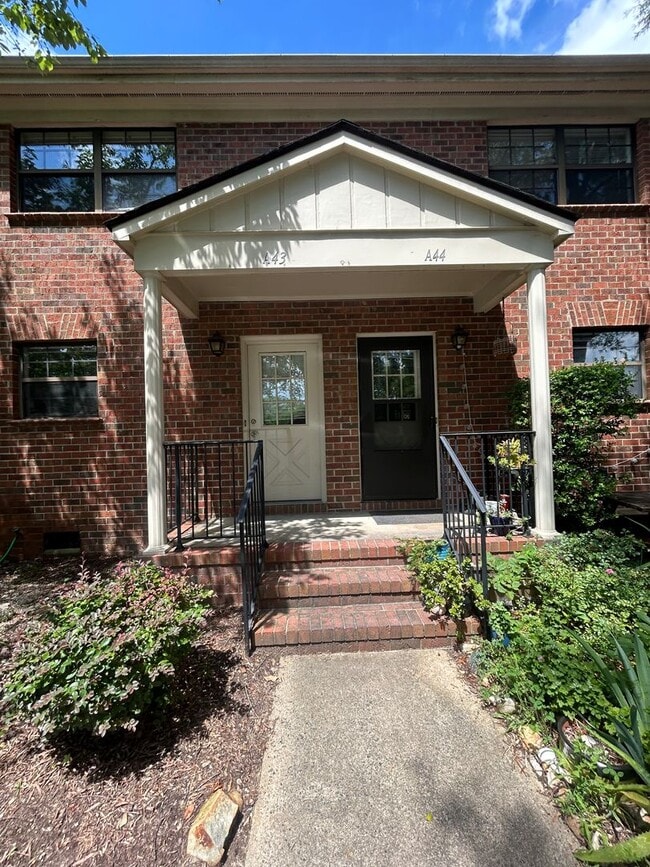 Primary Photo - Townhome in the heart of Carrboro! First M...