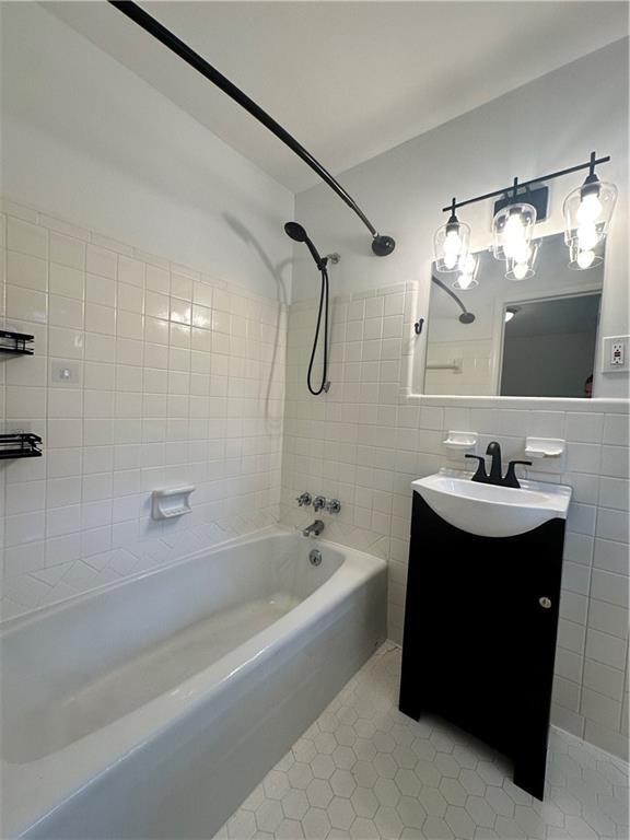 Building Photo - 4794 Cambridge Dr
