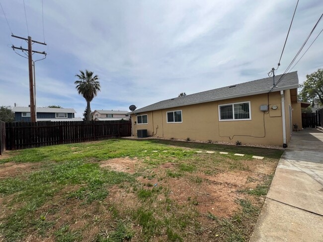 Building Photo - 4 Bedroom, 2 Bath Single Story Corner Lot Home in Rancho Cordova