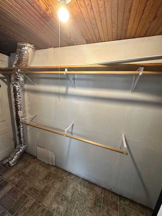 Building Photo - NEW RENTAL LISTING - NO HUD NO SECTION 8