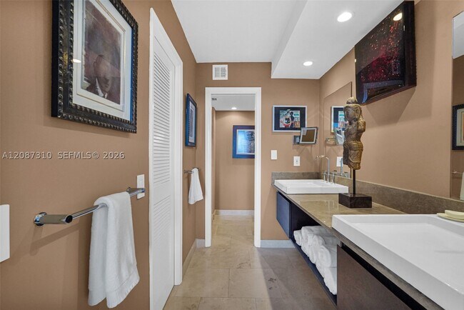 Building Photo - 511 Bayshore Dr