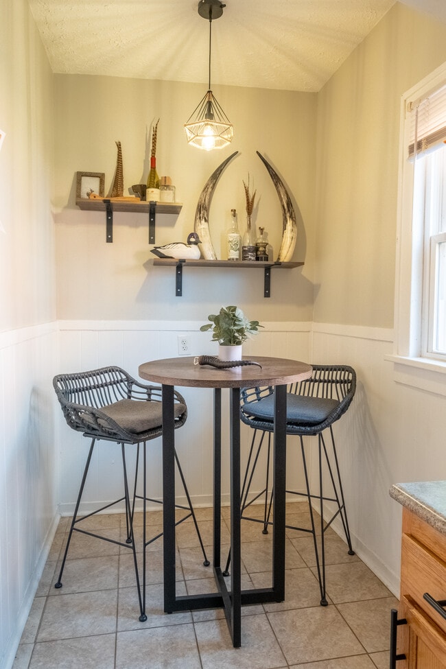 Building Photo - 715 Union Ave SE