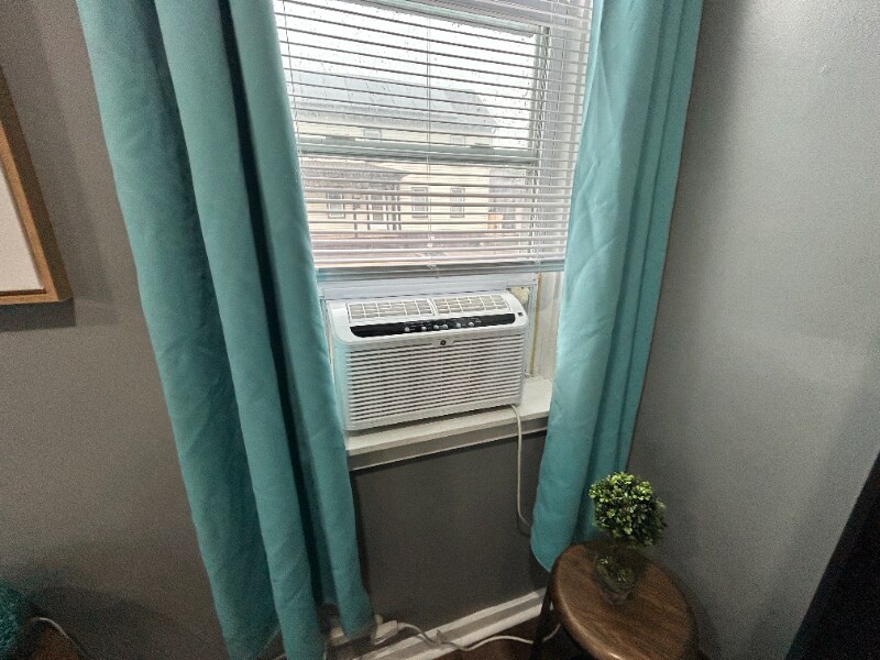 Building Photo - 193 Queen St