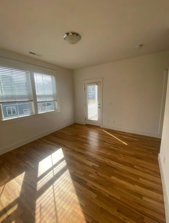 Building Photo - 225 Airlie Dr