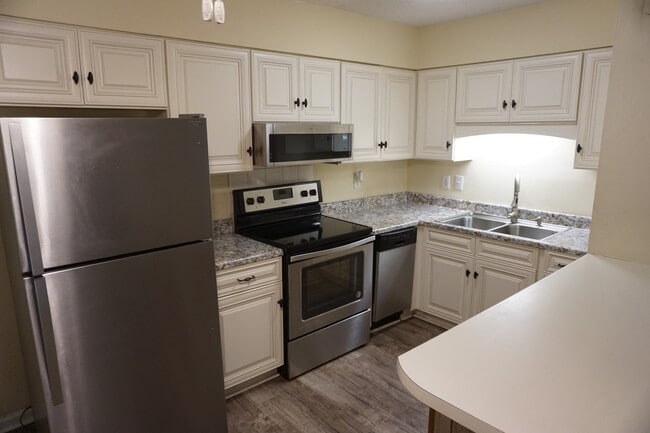 Building Photo - 2505 Flint Dr