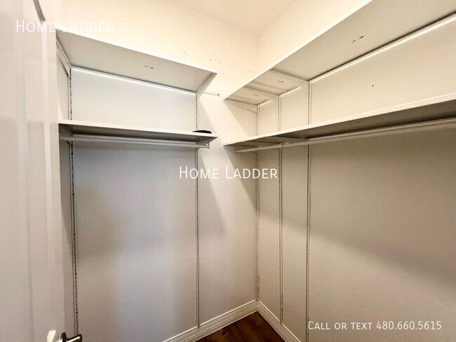 Building Photo - 2936 E Tonto Dr