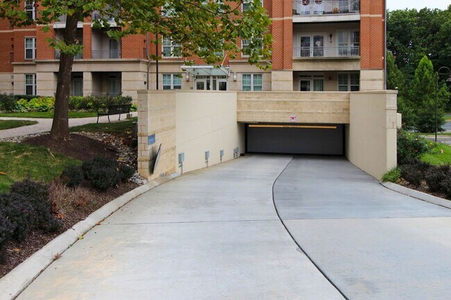 Building Photo - Bright & spacious 1Bd+ office alcove /1bth...