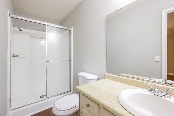 Building Photo - 140 Oak Park Dr