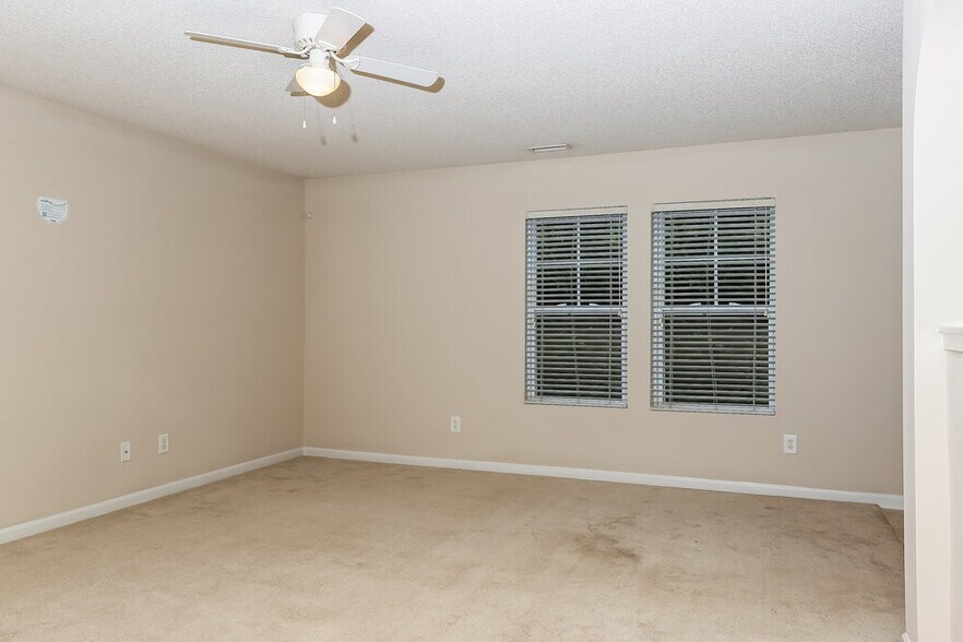 Building Photo - 51 Valleyfield Dr