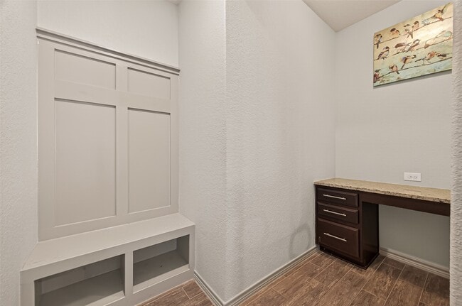 Building Photo - 9743 Birdsnest Ct