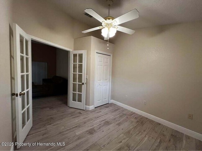 Building Photo - 9448 Tooke Shore Dr