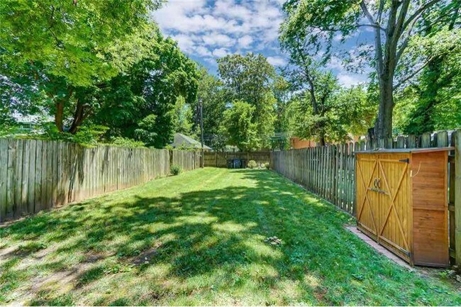 Building Photo - 342 Park Dr