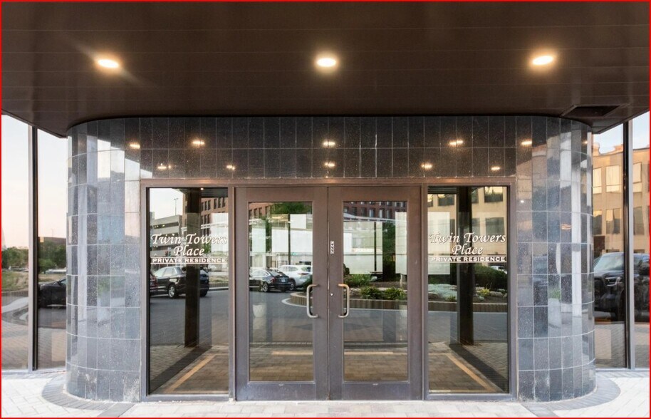 Building Photo - 125 SW Jefferson Ave