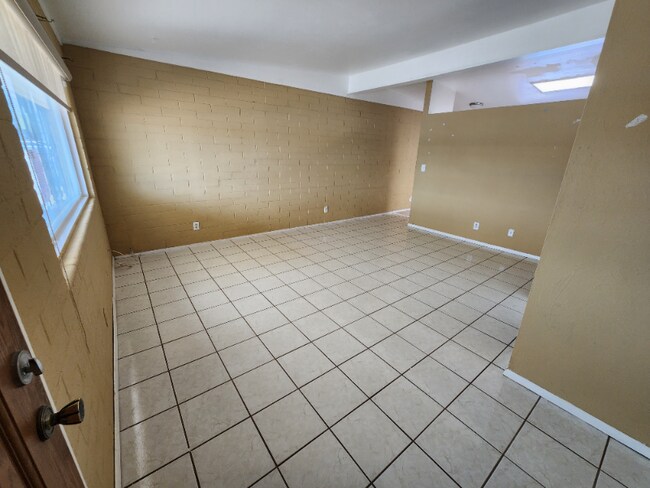 Building Photo - 6816 E Nelson Dr
