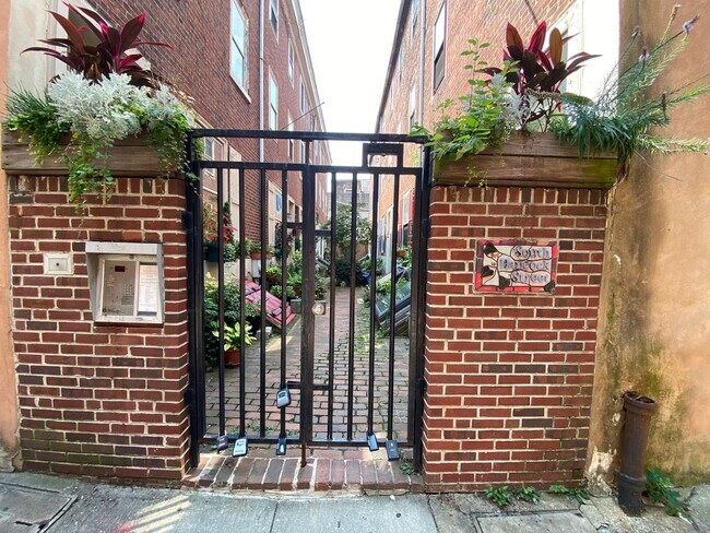 Building Photo - Trinity House in Amazing Society Hill Neig...