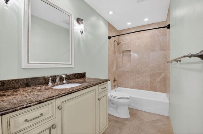 Building Photo - 4517 NW 5th Ave