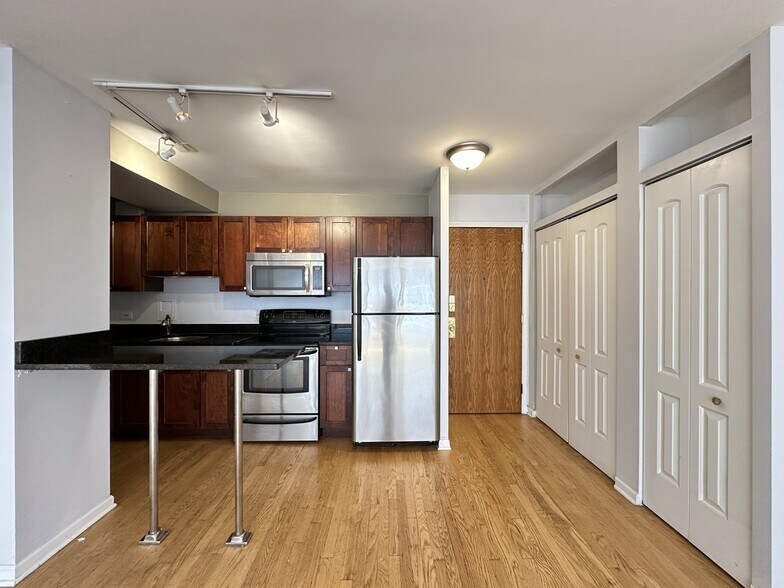 Building Photo - 4180 N Marine Dr