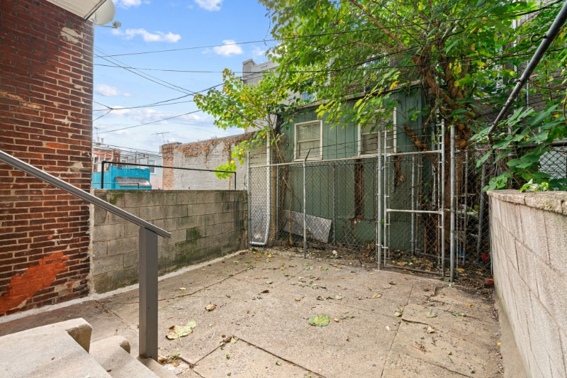 Building Photo - 2528 S 63rd St
