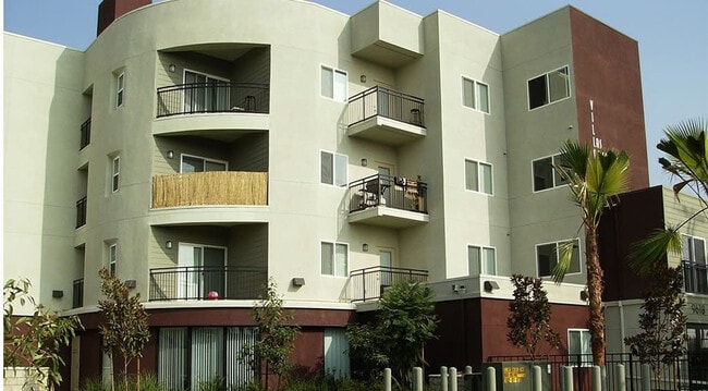 Building Photo - Villas Las Americas
